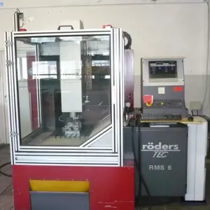 Vysoce výkonný frézovací stroj CNC Röders RFM600