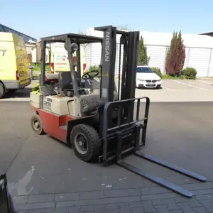 Four-wheel drive gas forklift Nissan UJ02A25U