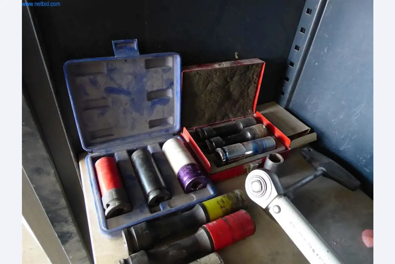 BGA, inventar in material za montažo (pleskarji, lakirniki in karoseristi).-1