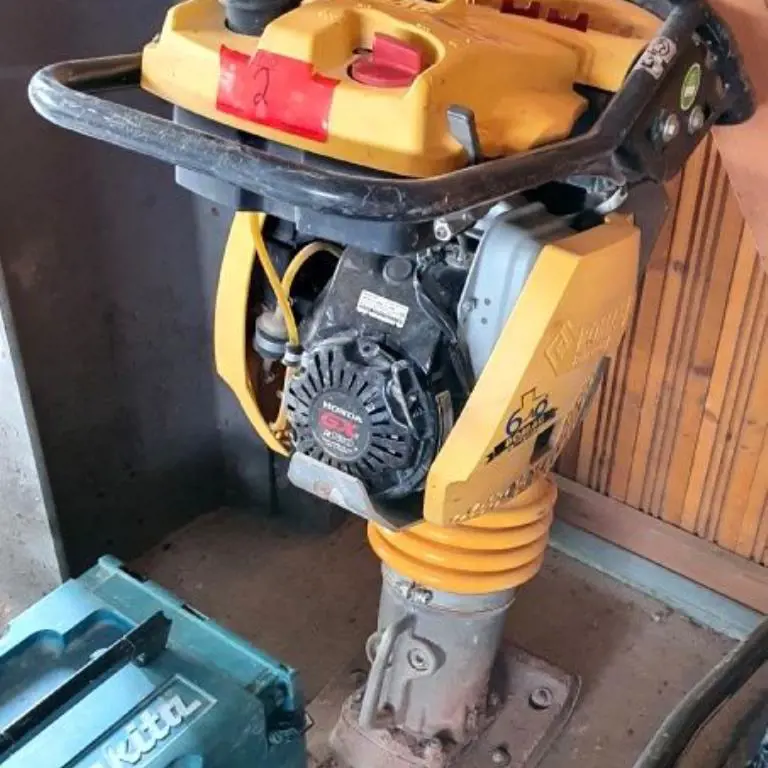 Fouloir à moteur Bomag BT65