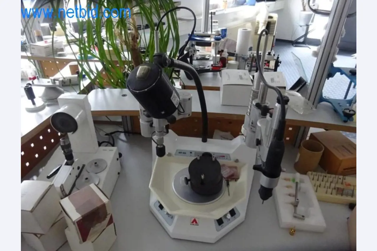 Equipamiento de un laboratorio dental-1