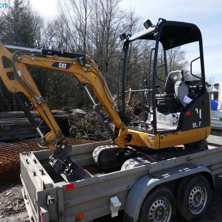 Miniexcavadora móvil sobre orugas Caterpillar 3017D