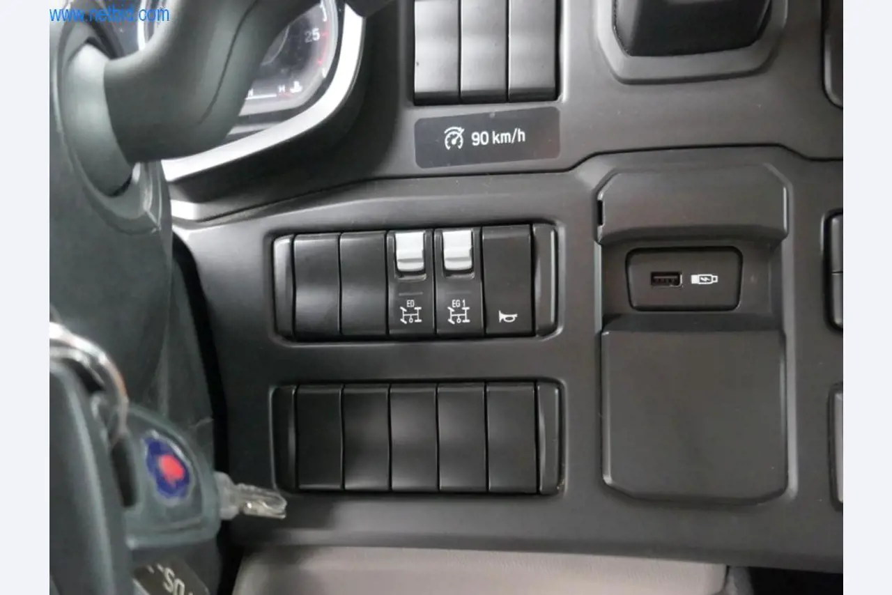 Baumaschinen und Fahrzeuge-8