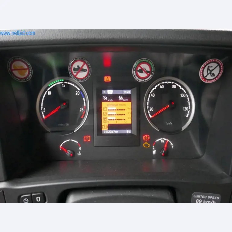 Machines de construction et véhicules-12