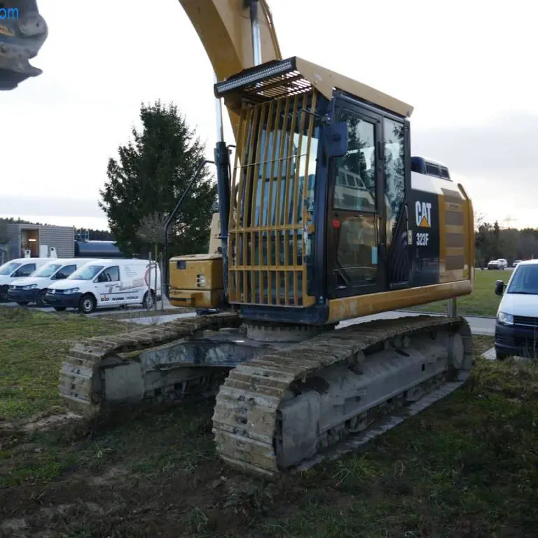 Mobilna koparka gąsienicowa Caterpillar 323FL