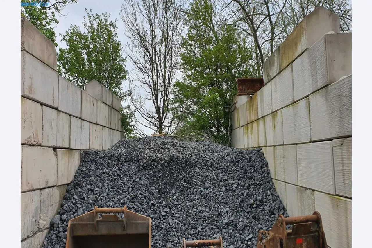 Baumaschinen und Fahrzeuge-1