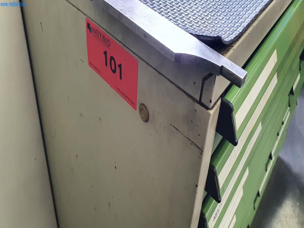 Maschinen zur Herstellung von Fräs-, Dreh- und Schleifteilen-1