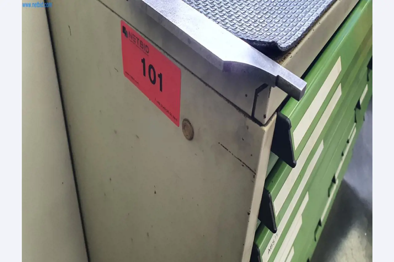 Stroje na výrobu frézovaných, soustružených a broušených dílů-1