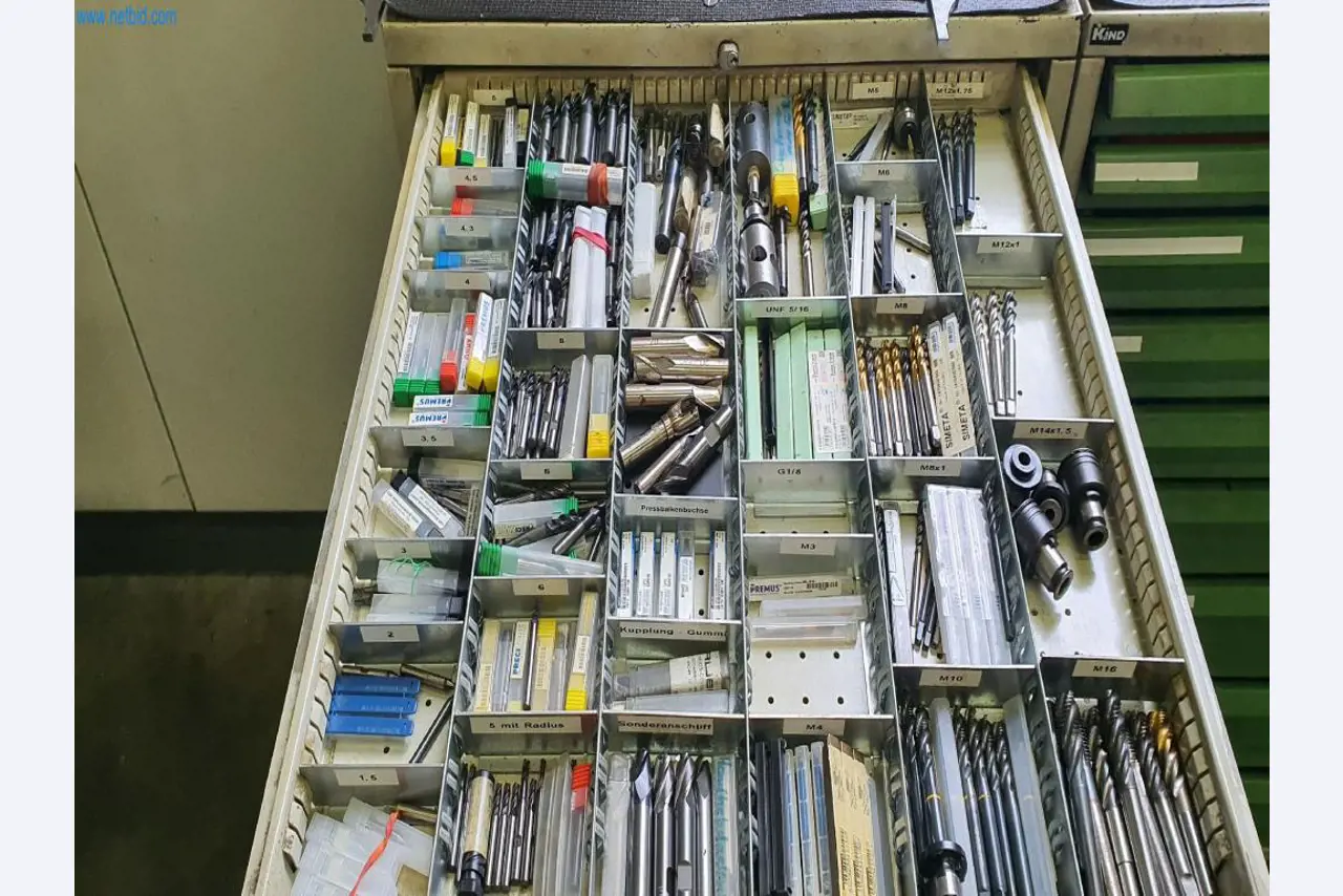 Stroje na výrobu frézovaných, soustružených a broušených dílů-2