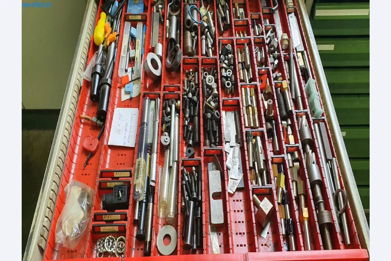 Stroje na výrobu frézovaných, soustružených a broušených dílů-3