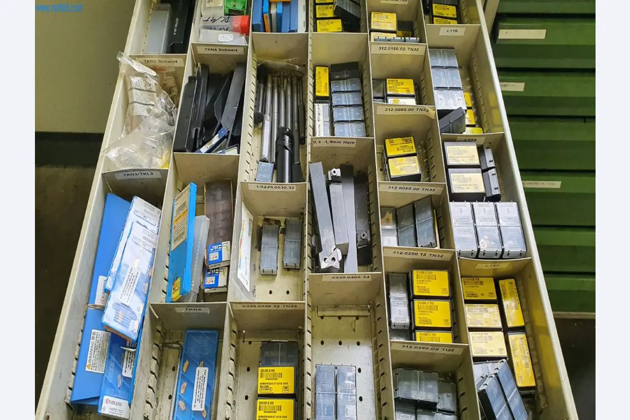 Stroje na výrobu frézovaných, soustružených a broušených dílů-4