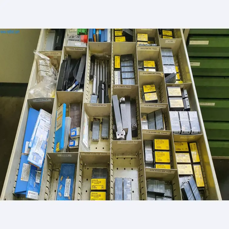 Stroje na výrobu frézovaných, soustružených a broušených dílů-4