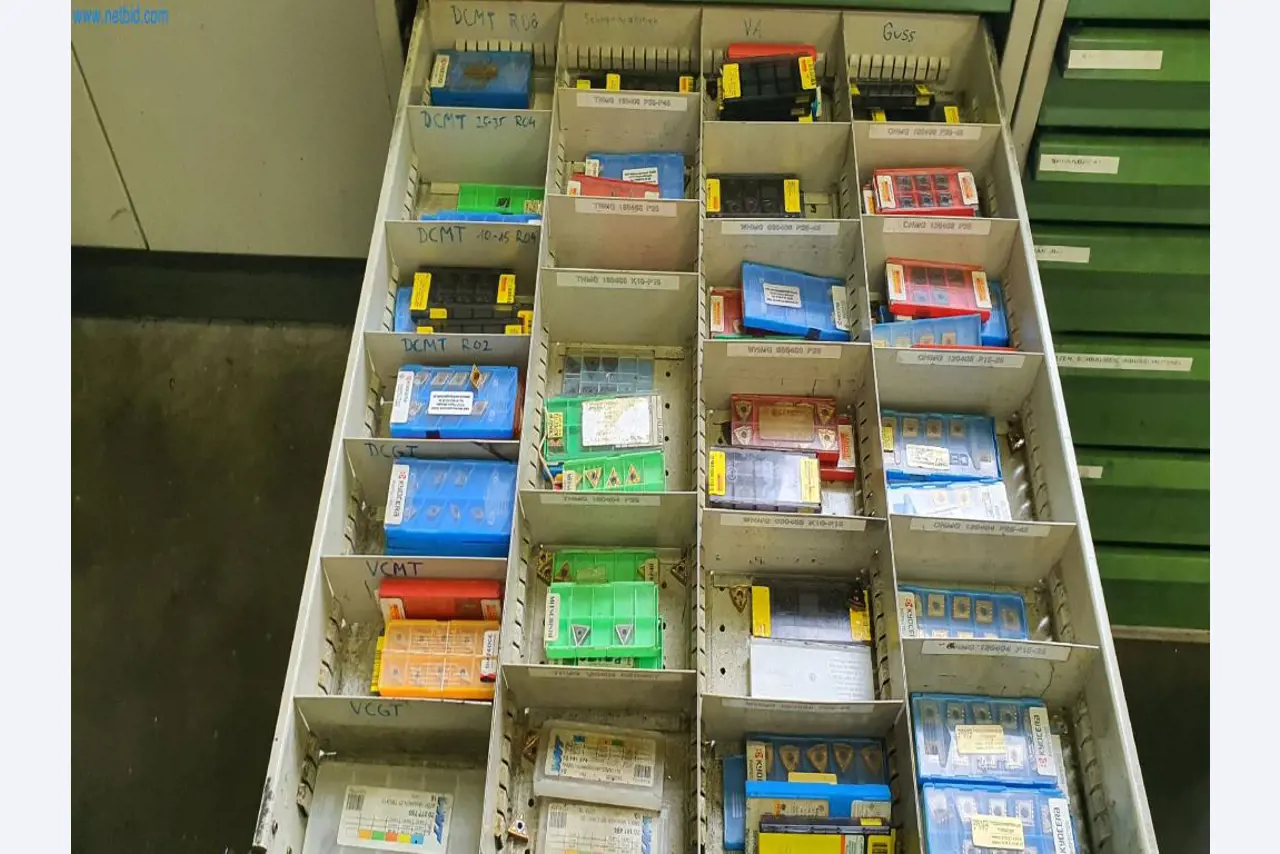 Stroje na výrobu frézovaných, soustružených a broušených dílů-5