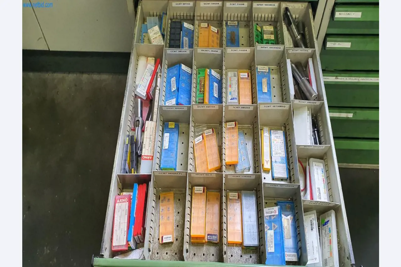 Stroje na výrobu frézovaných, soustružených a broušených dílů-6