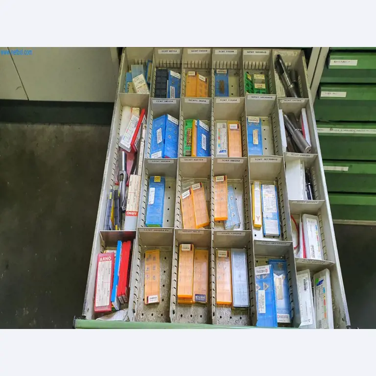 Stroje na výrobu frézovaných, soustružených a broušených dílů-6