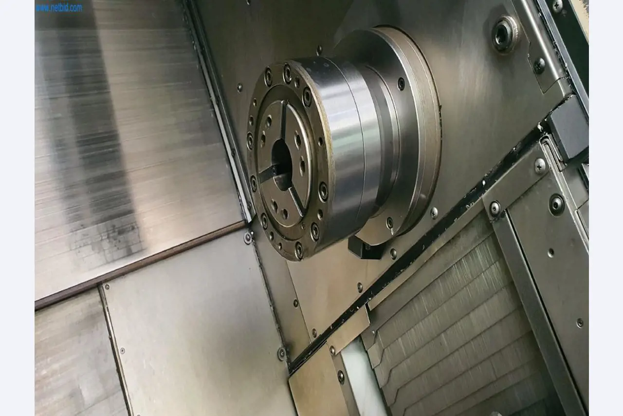 Máquinas para a produção de peças fresadas, torneadas e rectificadas-7