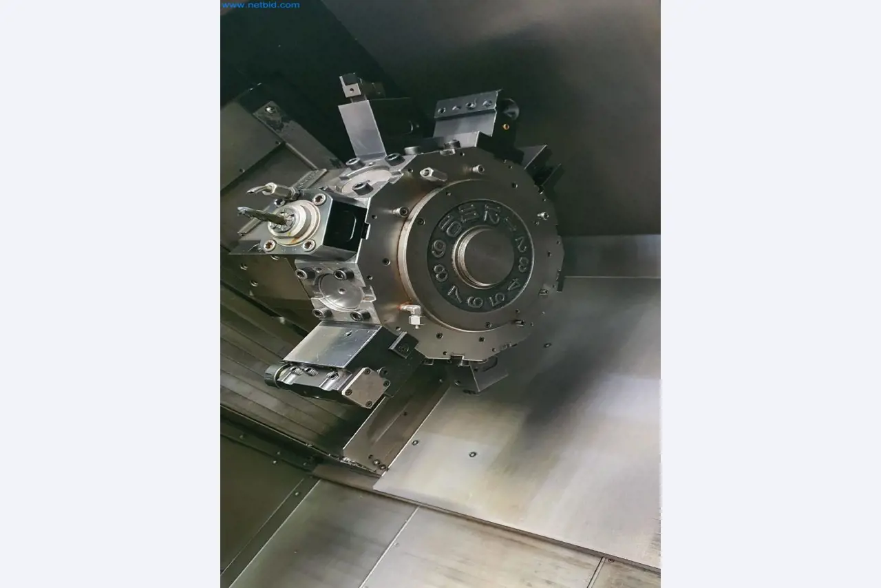 Máquinas para a produção de peças fresadas, torneadas e rectificadas-9