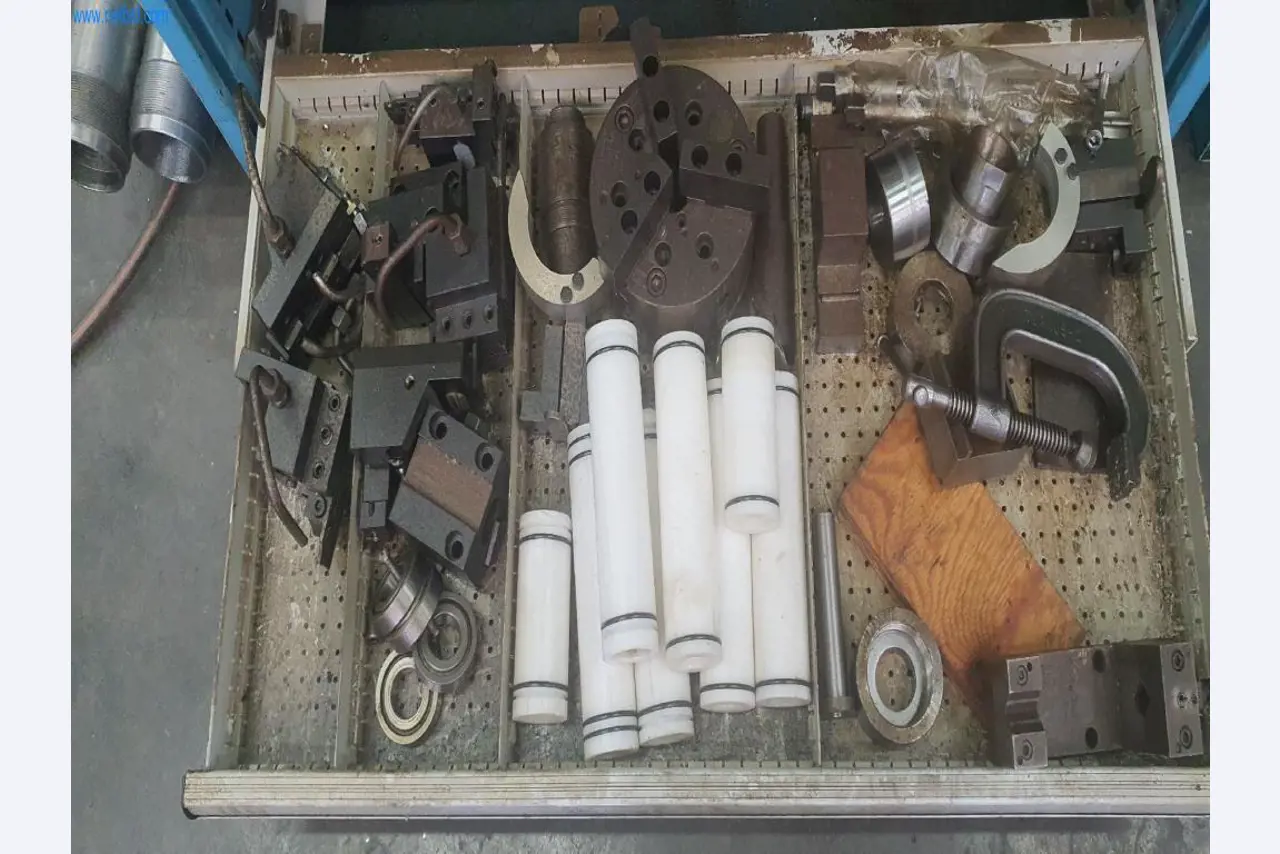 Stroje na výrobu frézovaných, soustružených a broušených dílů-10