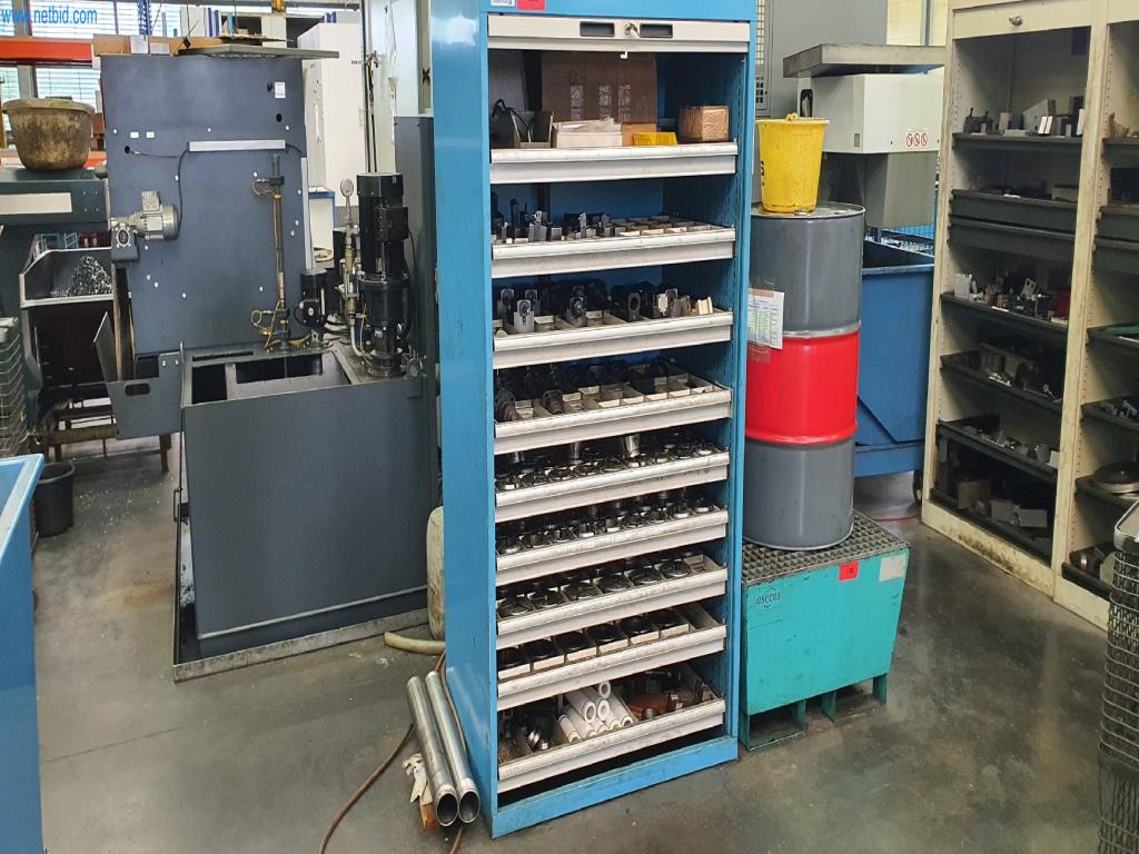 Maschinen zur Herstellung von Fräs-, Dreh- und Schleifteilen-1