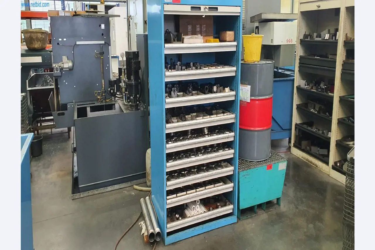 Stroje na výrobu frézovaných, soustružených a broušených dílů-1