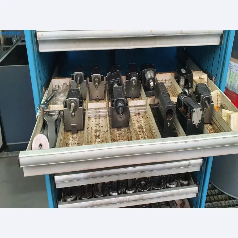 Stroje na výrobu frézovaných, soustružených a broušených dílů-4