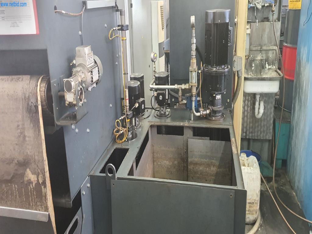 Maschinen zur Herstellung von Fräs-, Dreh- und Schleifteilen-14