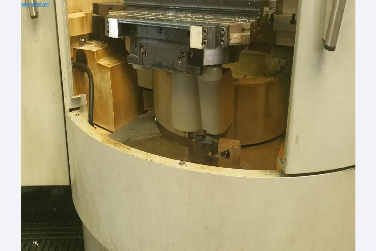 Máquinas para a produção de peças fresadas, torneadas e rectificadas-4