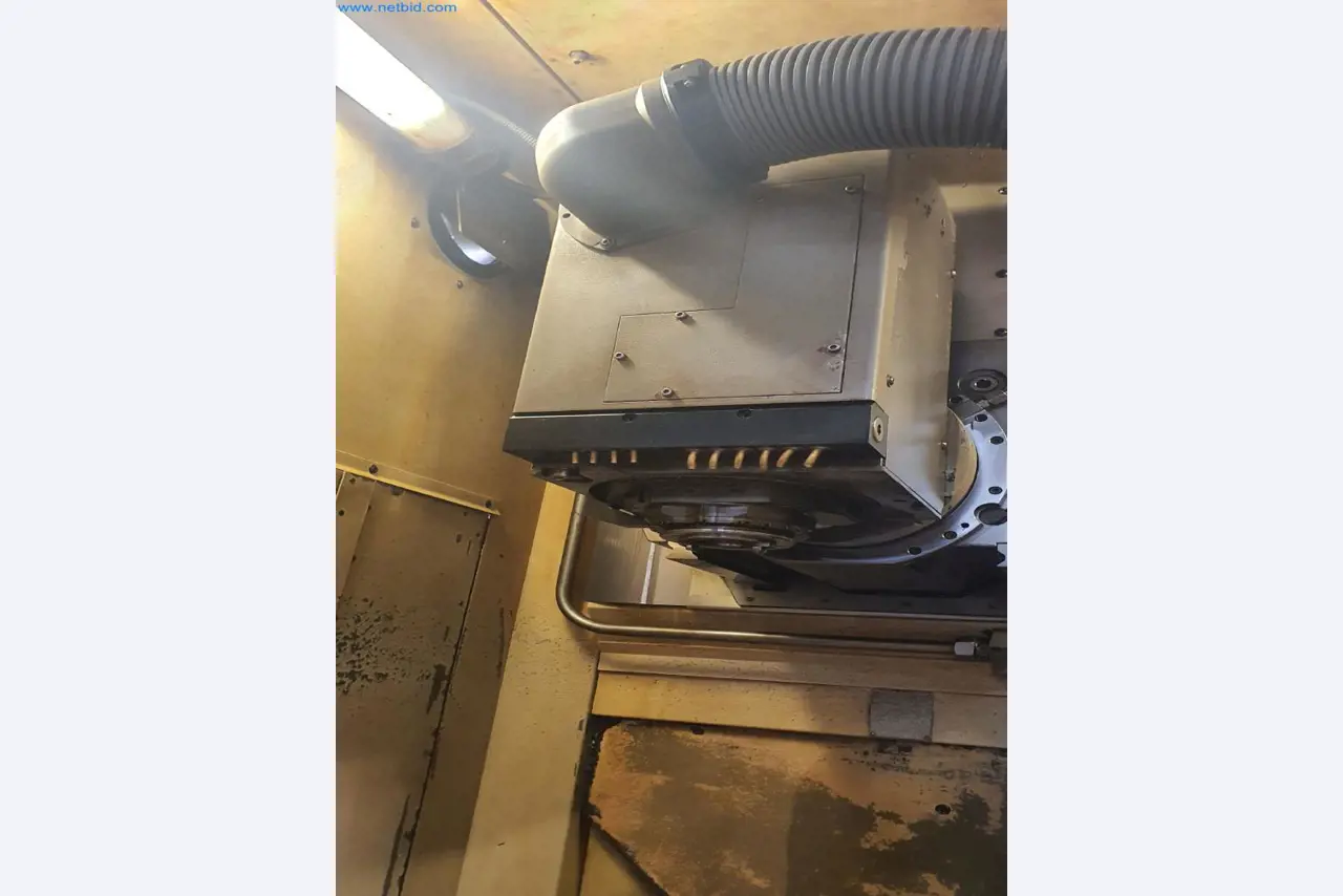 Machines pour la fabrication de pièces de fraisage, de tournage et de rectification-5