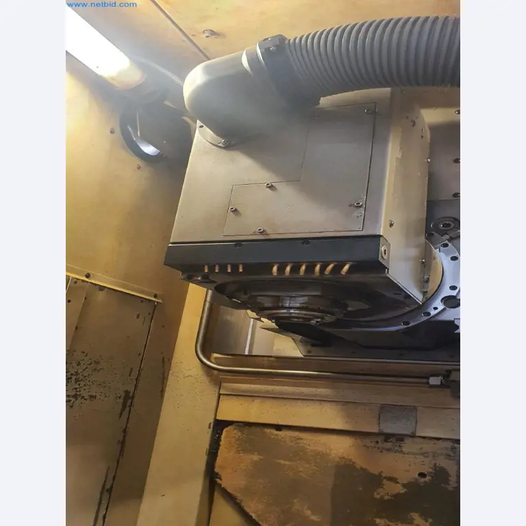 Machines pour la fabrication de pièces de fraisage, de tournage et de rectification-5