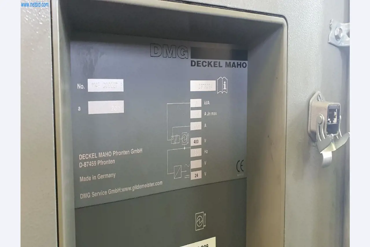 Machines pour la fabrication de pièces de fraisage, de tournage et de rectification-8