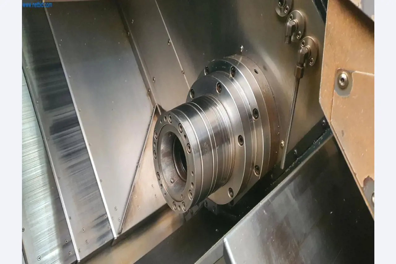 Maschinen zur Herstellung von Fräs-, Dreh- und Schleifteilen-8