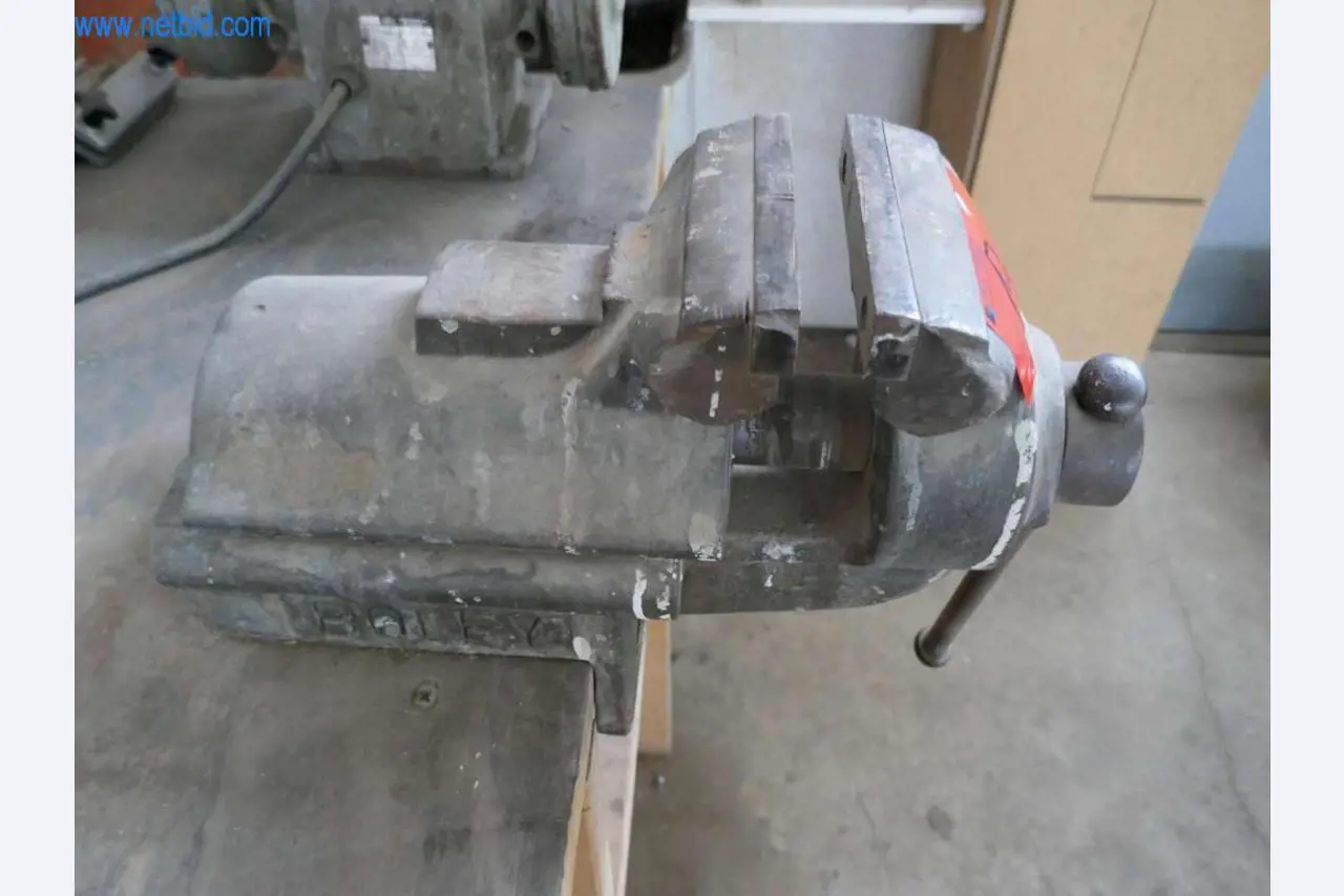 Machines, operating and office equipment, inventories from the carpentry/furniture construction sector -3