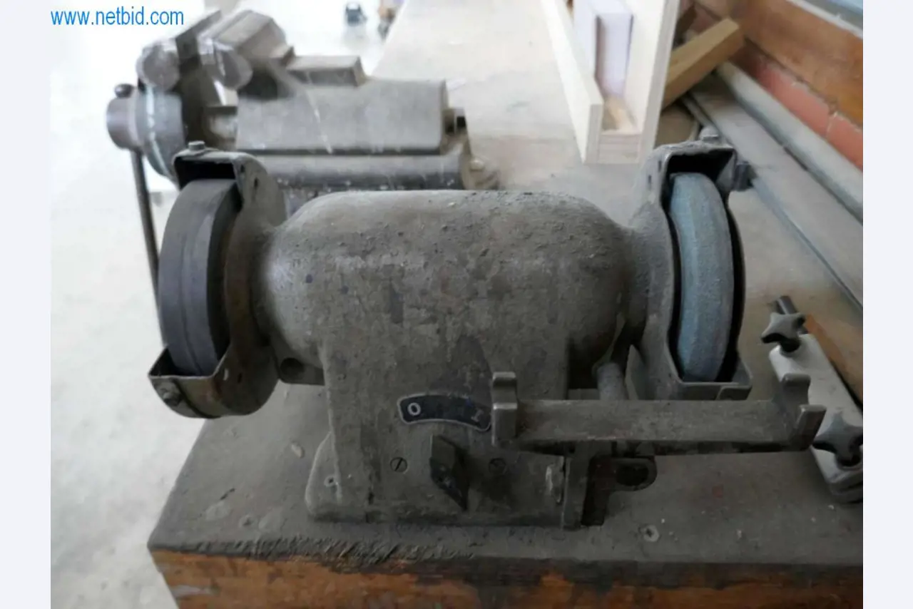 Machines, operating and office equipment, inventories from the carpentry/furniture construction sector -4