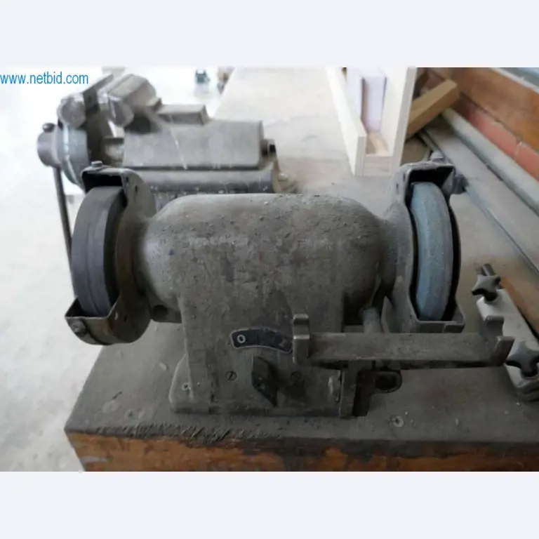 Machines, operating and office equipment, inventories from the carpentry/furniture construction sector -4