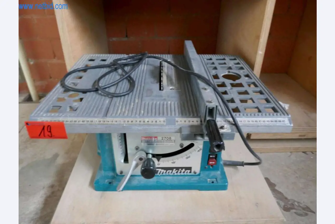 Maschinen, BGA und Warenvorräte aus dem Bereich Schreinerei/-Möbelbau -1