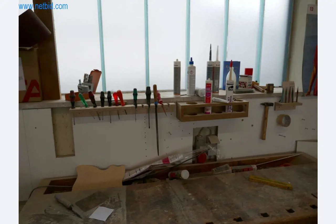 Stroje, pozemky, budovy a zařízení a zásoby ze segmentu truhlářství/nábytkářství.-1