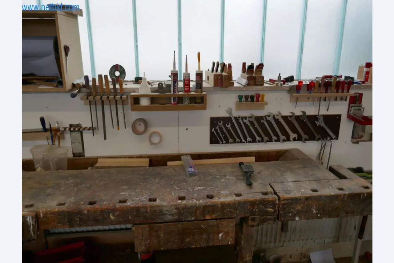 Stroje, pozemky, budovy a zařízení a zásoby ze segmentu truhlářství/nábytkářství.-3