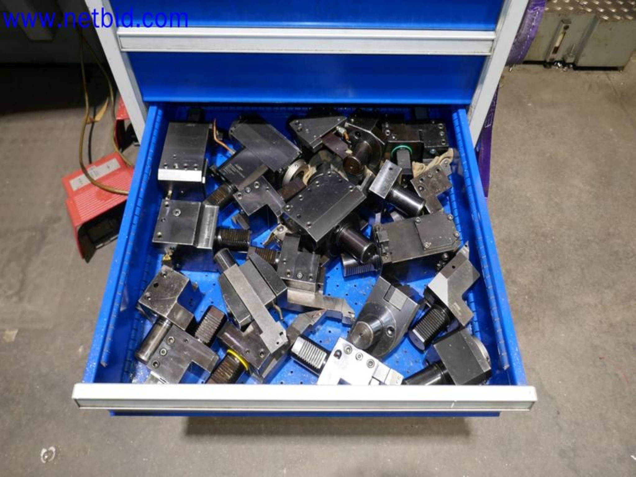 Machines from the toolmaking sector (CNC machining, grinding technology)-16