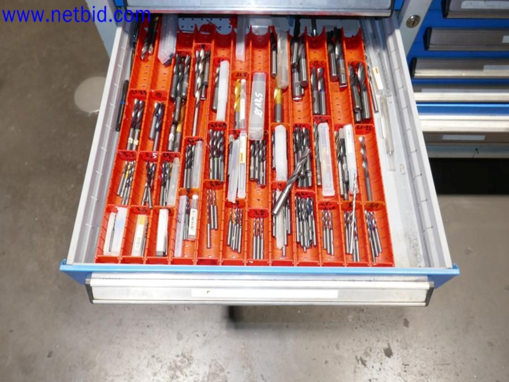 Machines from the toolmaking sector (CNC machining, grinding technology)-3