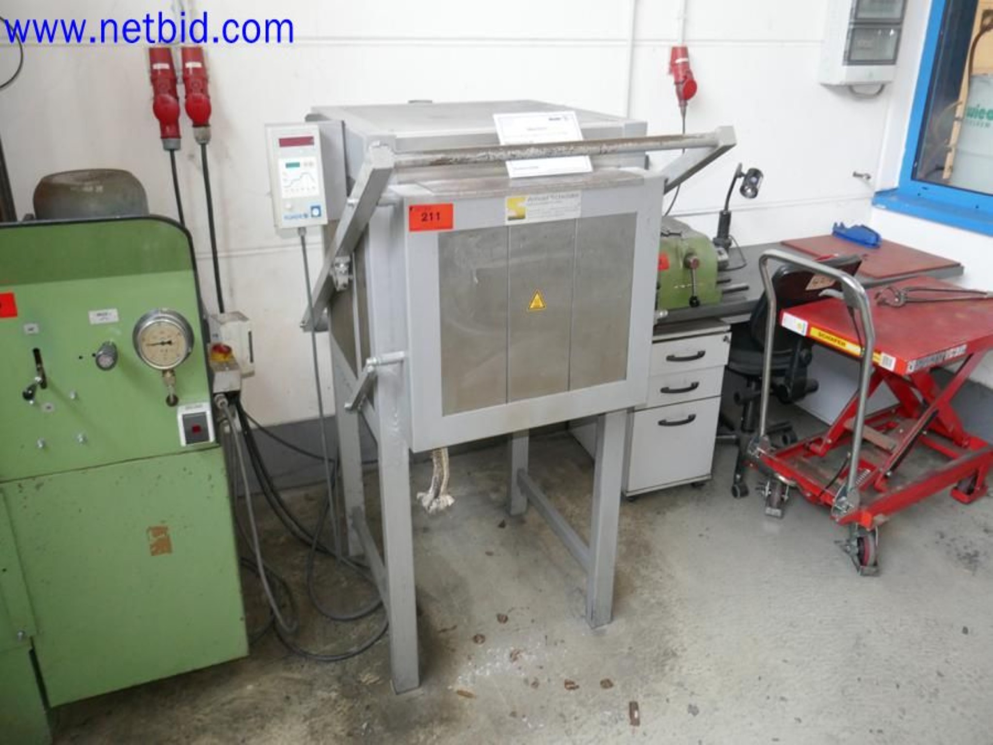 Machines from the toolmaking sector (CNC machining, grinding technology)-1