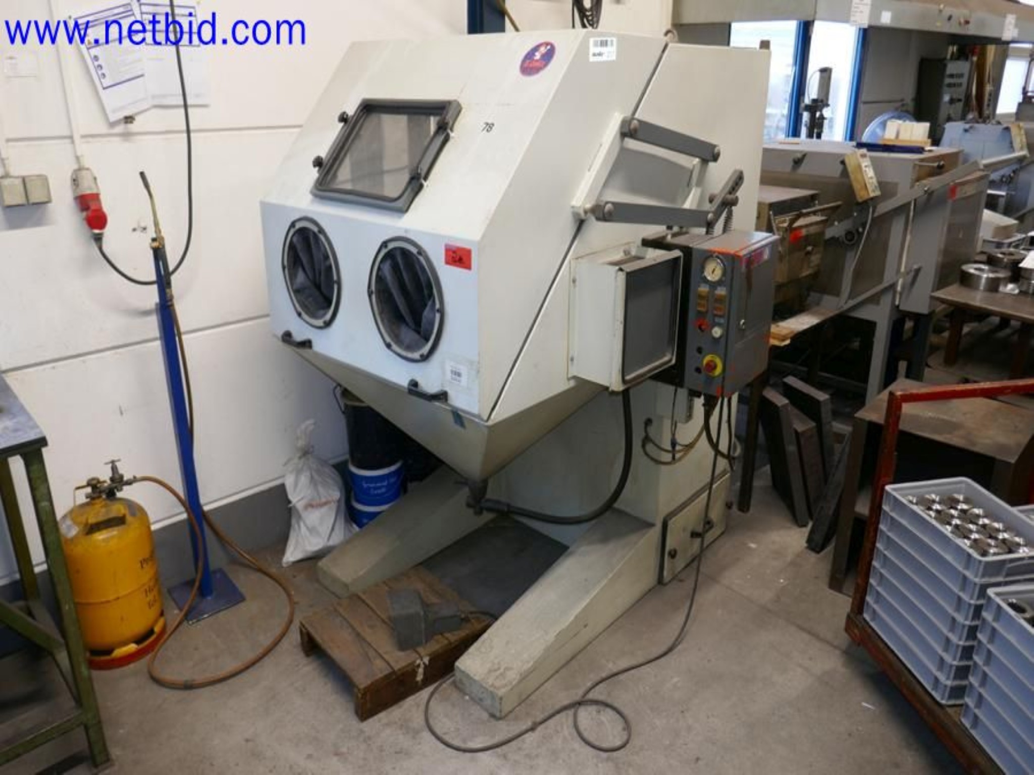 Machines from the toolmaking sector (CNC machining, grinding technology)-1