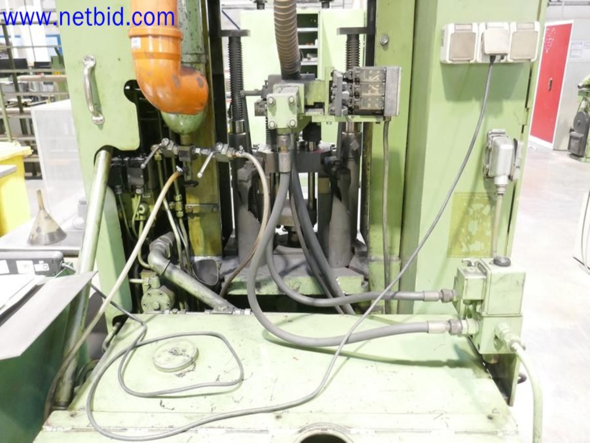 Machines from the toolmaking sector (CNC machining, grinding technology)-8