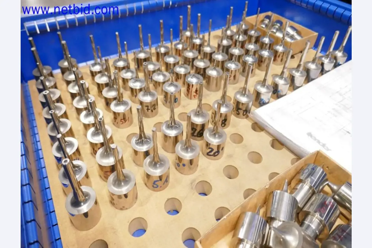 Machines from the toolmaking sector (CNC machining, grinding technology)-14