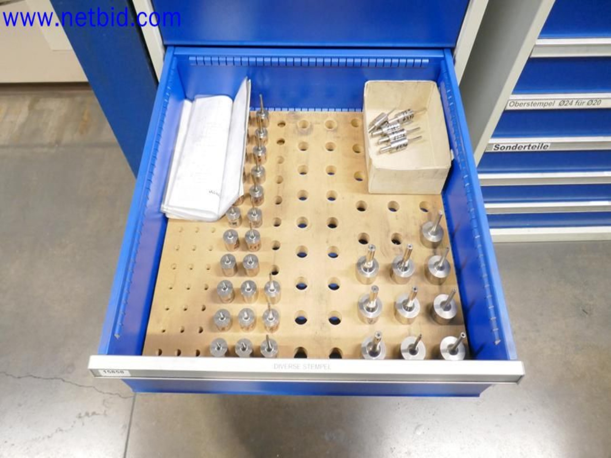 Machines from the toolmaking sector (CNC machining, grinding technology)-22