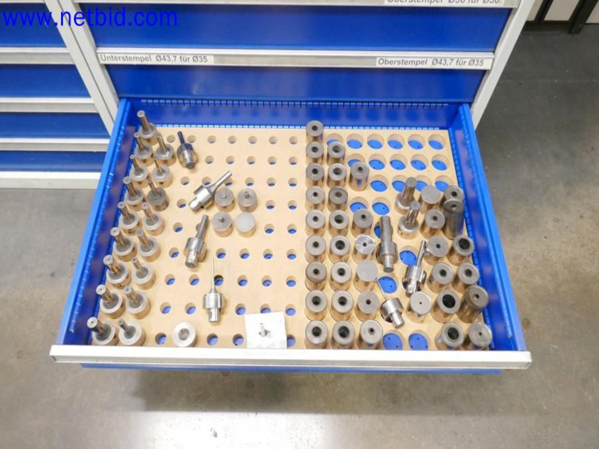 Machines from the toolmaking sector (CNC machining, grinding technology)-8