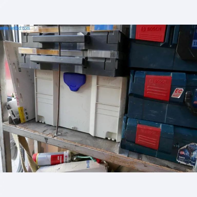Parc de machines pour l'aménagement d'objets et de magasins-1