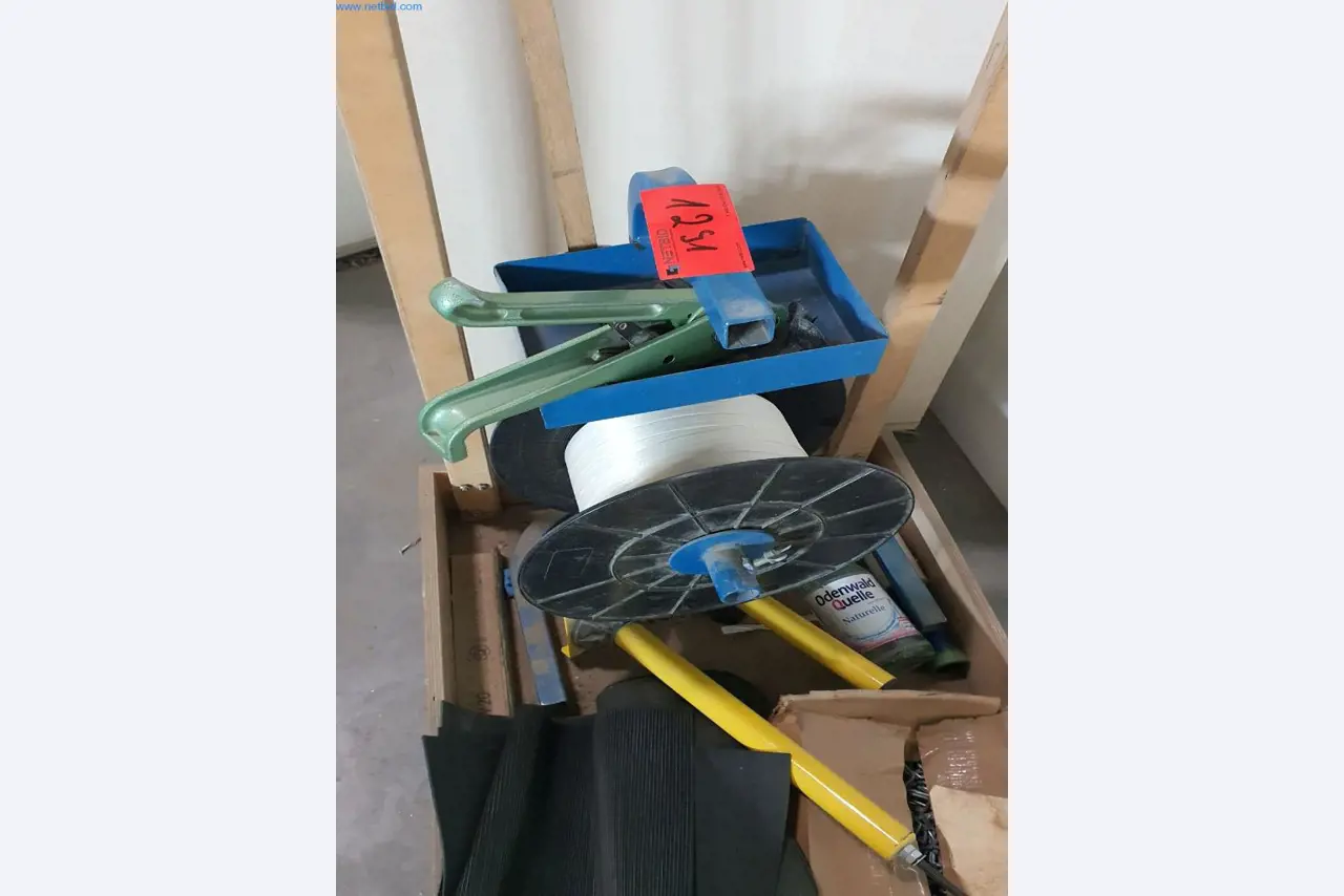 Parc de machines pour l'aménagement d'objets et de magasins-1