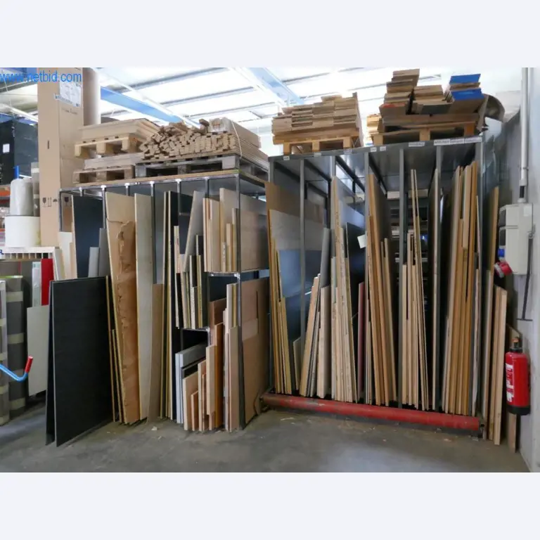 Parc de machines pour l'aménagement d'objets et de magasins-1