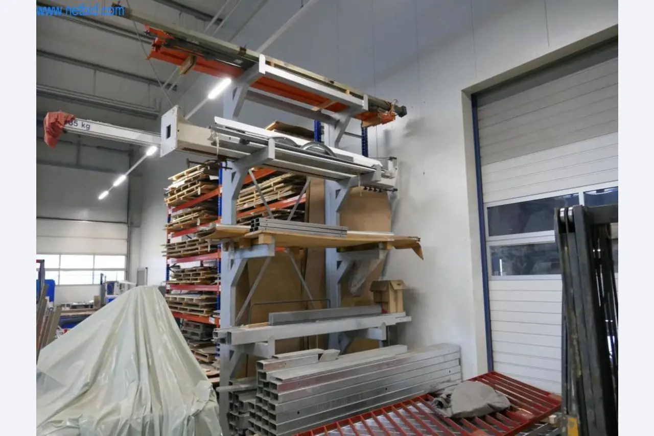 Parc de machines pour l'aménagement d'objets et de magasins-1