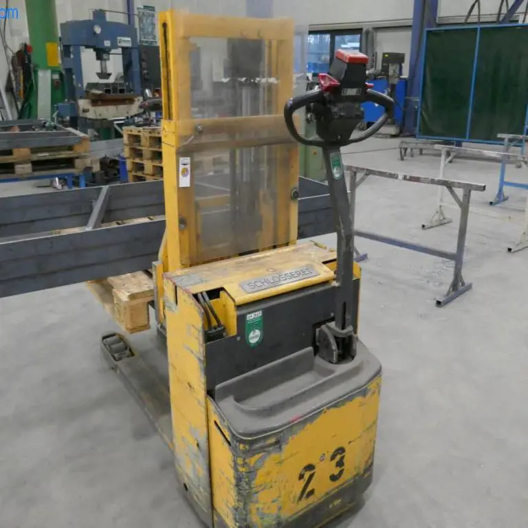 Electric pedestrian high lift truck (23)